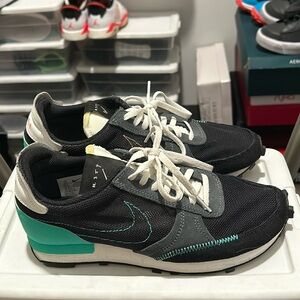 MEN'S NIKE WAFFLE SNEAKERS